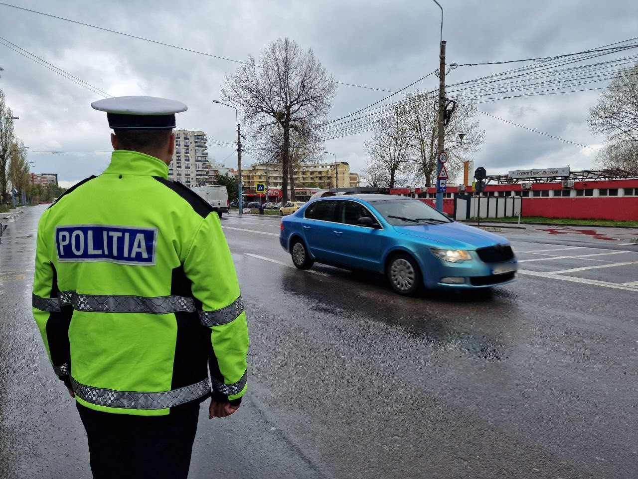 Doi bărbați din județul Constanța au plecat la plimbare cu mașina în ziua de Ajun, deși aveau permisul suspendat