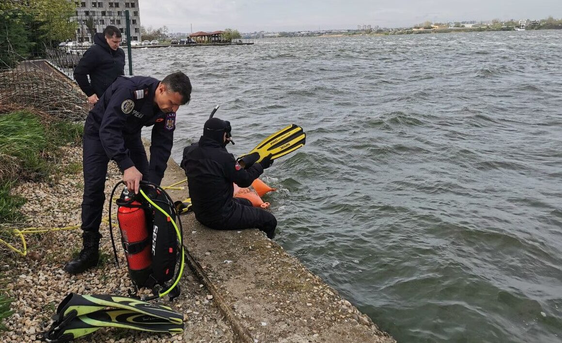 A fost sistată căutarea celor doi bărbați DISPĂRUȚI din Ovidiu: Scafandrii vor încerca să îi găsească mâine dimineață
