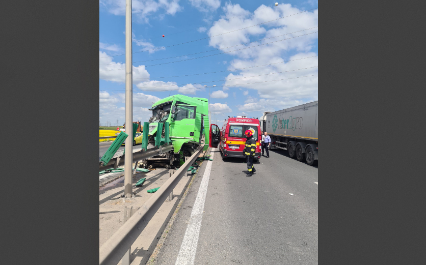 ACCIDENT grav pe A4, spre Ovidiu: Un tir a intrat în parapet, după ce i-a explodat un cauciuc