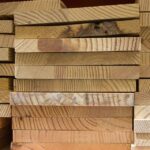Percheziții la Constanța: Societăți producătoare de cherestea, păgubite de o firmă din județ