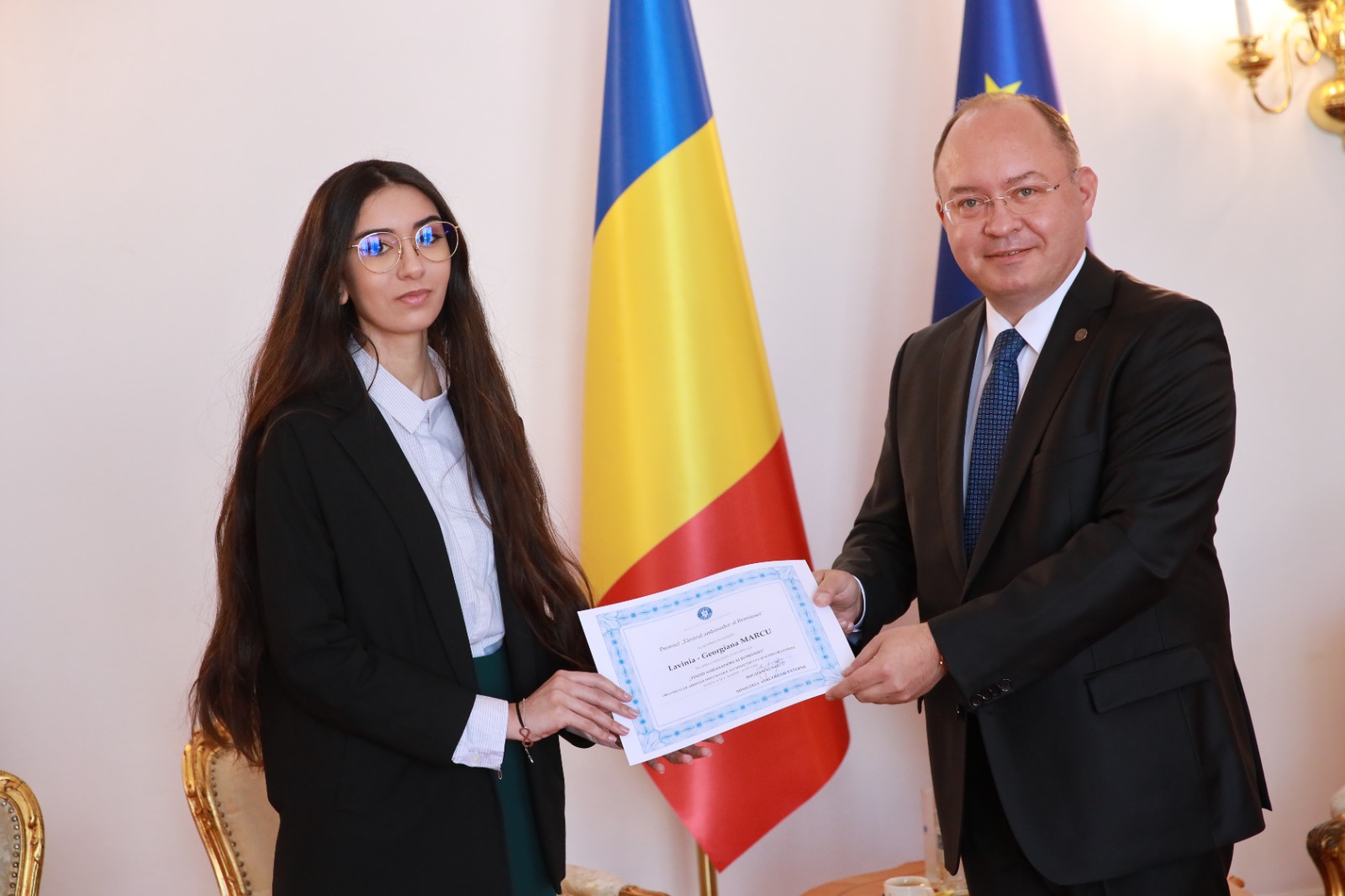 Constănțeanca Lavinia Georgiana Marcu, premiată de ministrul Afacerilor Externe
