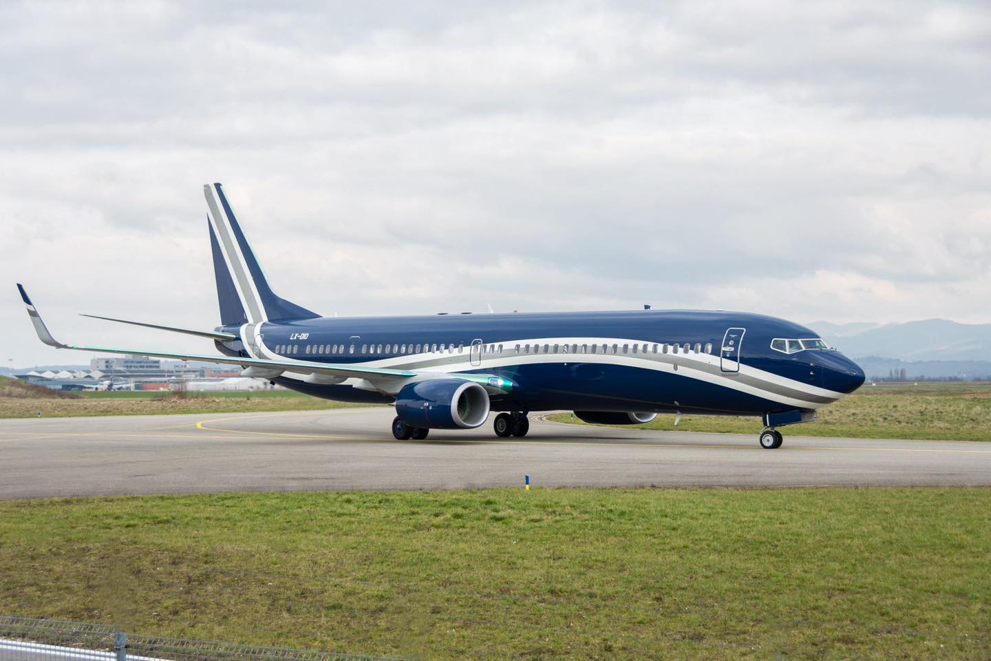 Unde a făcut escală avionul privat închiriat pentru deplasarea lui Klaus Iohannis în Marea Britanie