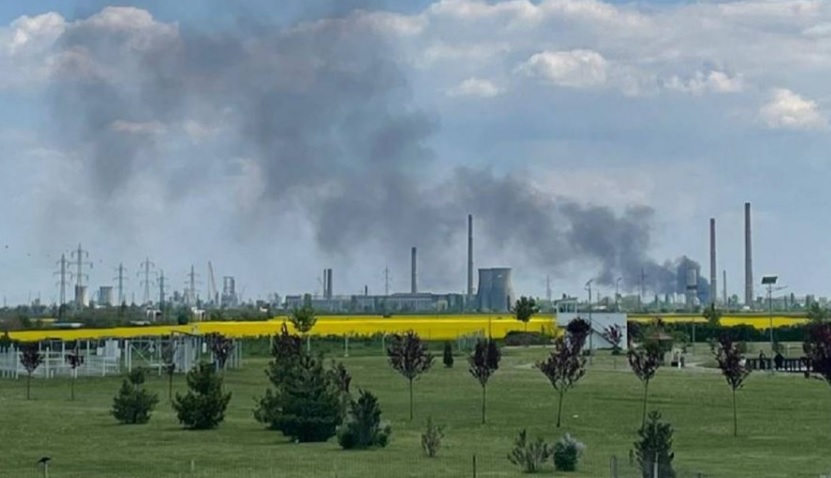 O persoană se zbate între viață și moarte după un incendiu la o rafinărie aflată în revizie