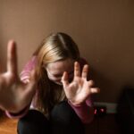 Un voluntar de la Protecția Copilului, încătușat pentru corupere sexuală a minorilor! Judecătorii l-au pus în libertate
