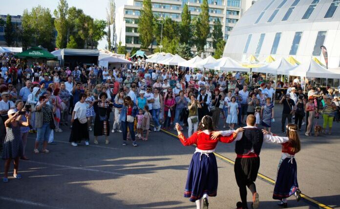 (FOTO) Cultura dobrogeană a fost promovată, cu succes, la Festivalul Tradițiilor și Gastronomiei Pescărești