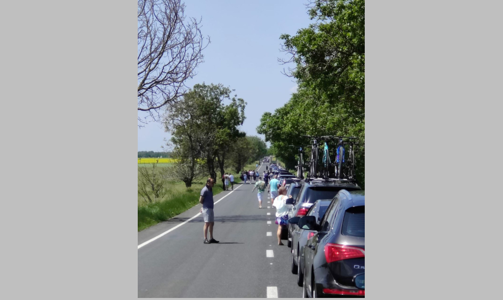 (FOTO) Românii "fug" la bulgari: Mașinile așteaptă mai bine de două ore în punctul de frontieră Vama Veche