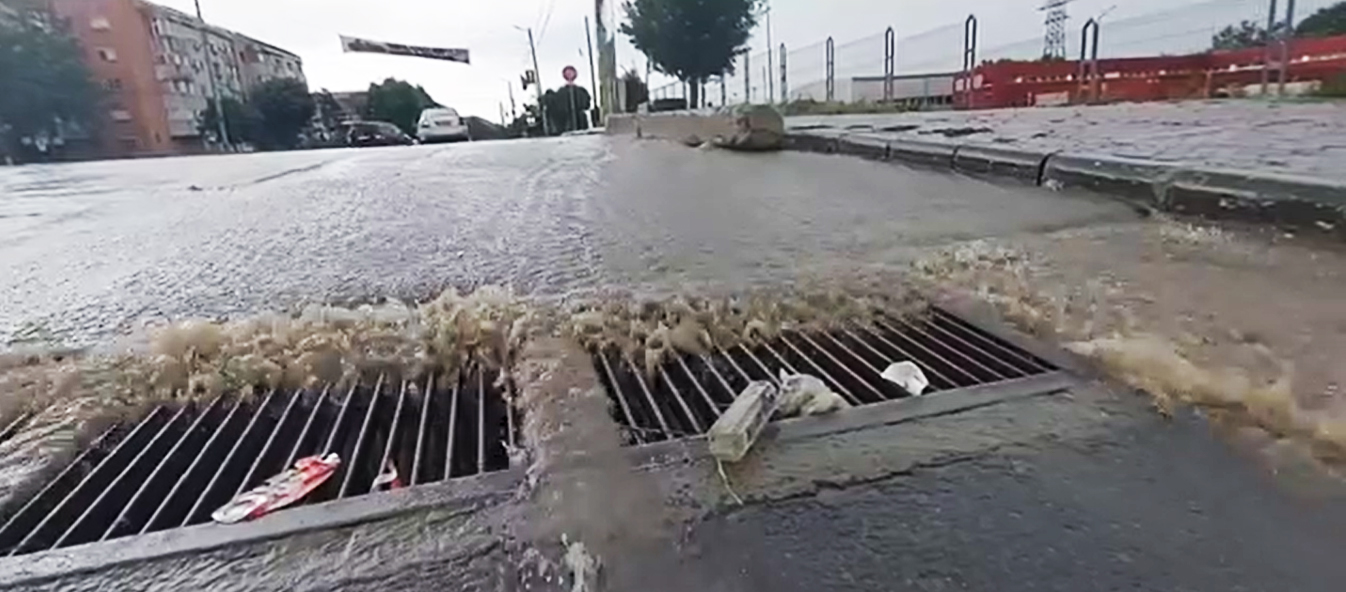 O casă din Cernavodă a fost inundată în urma unei ploi puternice