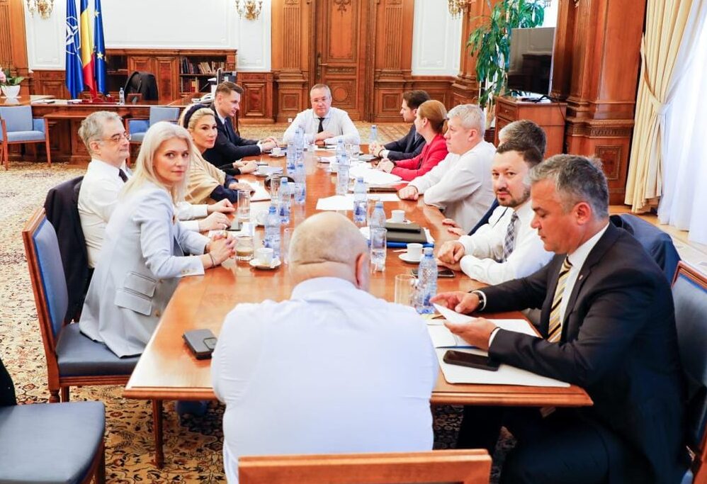 Stenograme EXPLOZIVE din ședința PNL. Lucian Bode: "Să fie clar, cine nu votează acest guvern va fi dat afară din partid!"