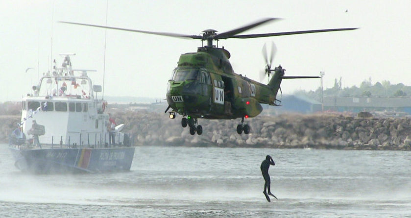 Antrenament militar în Marea Neagră: Scafandri români, bulgari și americani învață cum să detoneze mine