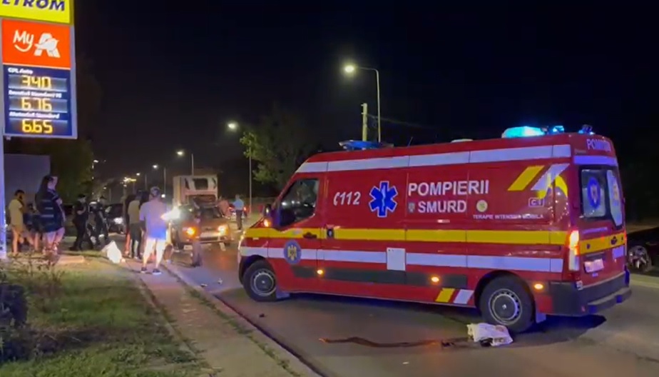 (VIDEO) Pieton lovit de un autoturism pe bulevardul Aurel Vlaicu, în zona benzinăriei