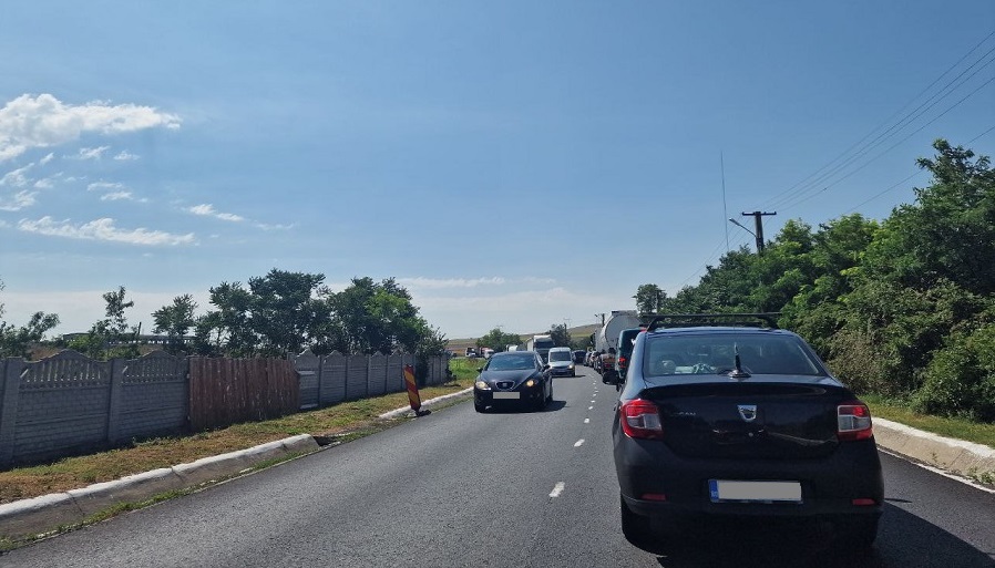 Accident pe DN 2A, între Stupina și Crucea. Sunt implicate trei autoturisme