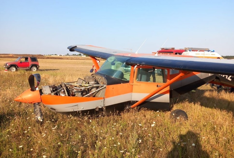 Un avion cu șapte persoane la bord a aterizat forțat pe Aerodromul din Tuzla: Două persoane au fost transportate la spital