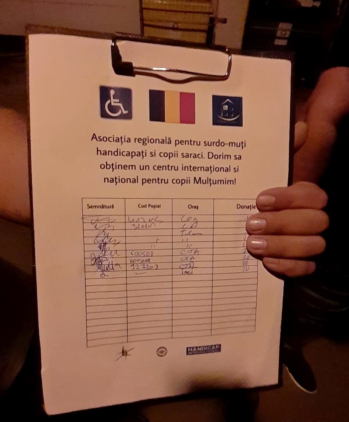 Constanța: O altă încercare de înșelătorie practicată de falși surdo-muți. O femeie a fost prinsă în parcarea unui centru comercial cerând bani