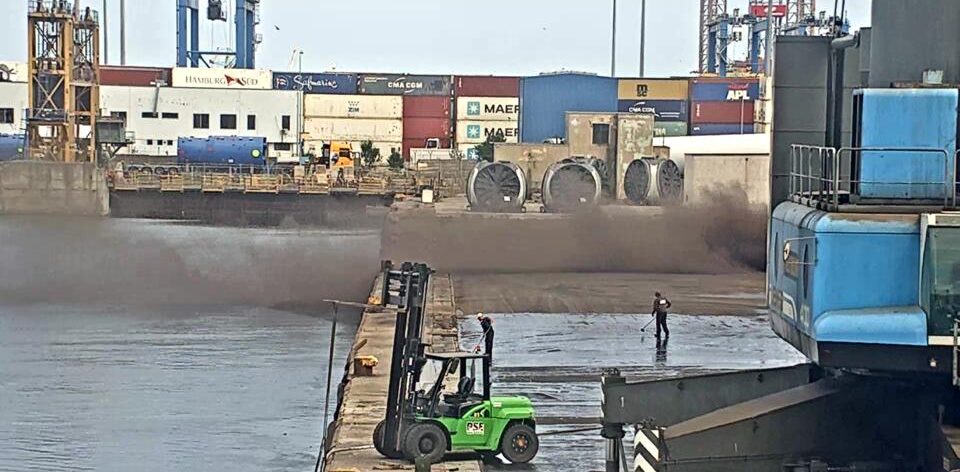 POLUARE cu pulbere de cărbune în Portul Constanța: Operatorul vinovat a fost amendat