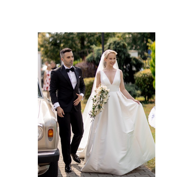 Campioana olimpică Sandra Izbașa s-a căsătorit religios cu nepotul lui Ștefan Bănică. Andreea Răducan și soțul său sunt cea de-a doua pereche de nași