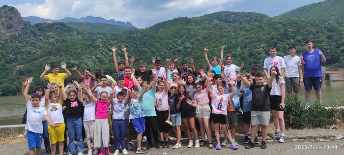 (FOTO) Primii 100 de elevi s-au întors dintr-o tabără tematică organizată de UDTTMR la Alba Iulia