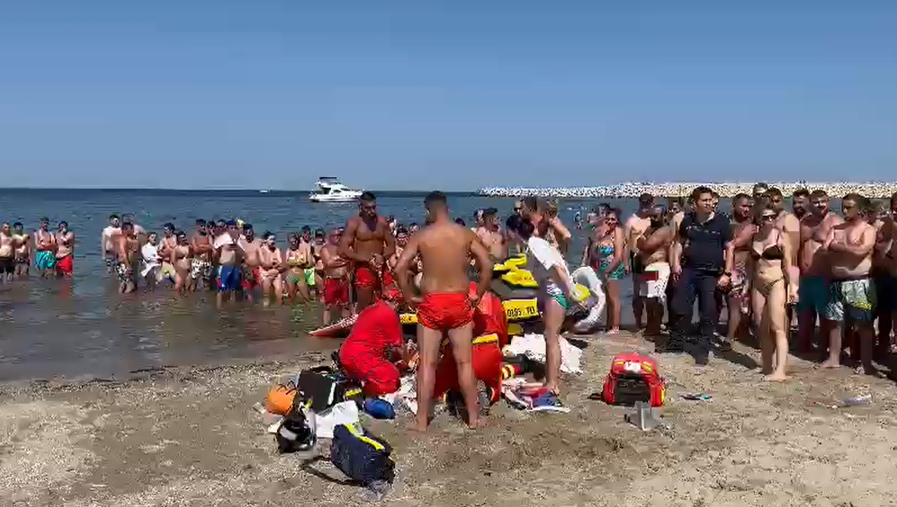 (VIDEO) A MURIT tânărul de 22 de ani scos inconștient din mare, pe plaja Modern din Constanța