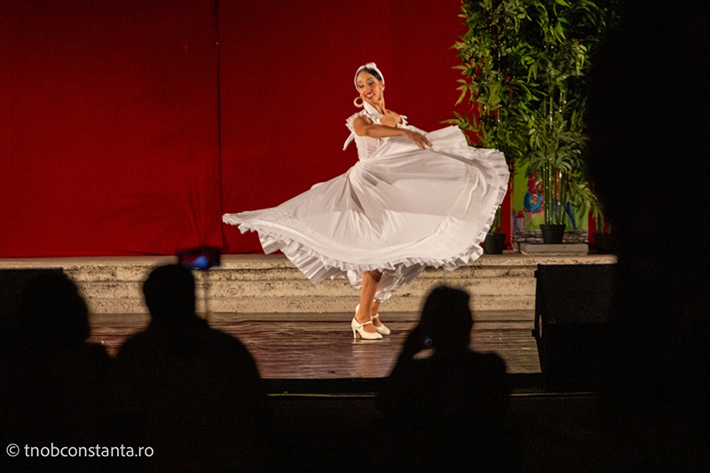 (FOTO) 10 spectacole în aer liber: Stagiunea Estivală continuă și în luna septembrie, în Parcul Teatrului „Oleg Danovski”