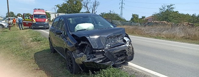 (FOTO) Accident rutier la ieșire din Constanța, spre Cumpăna! Trei persoane au fost rănite