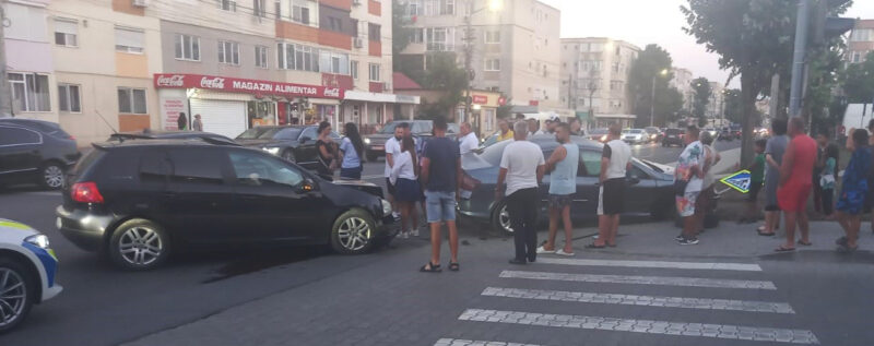 Accident la Mangalia: Două mașini s-au ciocnit, violent, în zona Gării