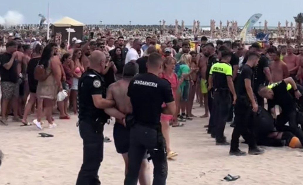 (VIDEO) Patru bărbați au fost REȚINUȚI, în urma scandalului de ieri, petrecut pe o plajă din Costinești