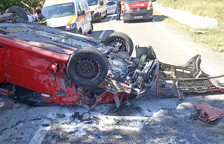 (FOTO) Accident cumplit cu trei mașini, în județul Tulcea, în zona Horia: ZECE persoane au ajuns la spital