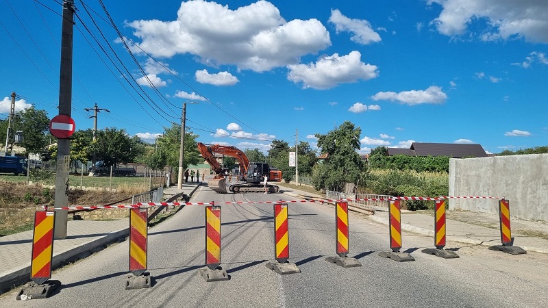 (FOTO) Haos în traficul de pe DN 22, în zona orașului Babadag. Traficul a fost deviat la câteva zile distanță de minivacanța de Sfânta Maria