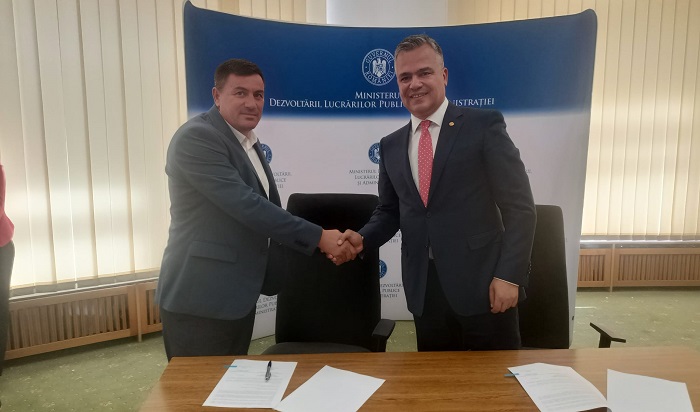 Primarul comunei Lipnița a semnat contractul de finanțare pentru înființarea sistemului de alimentare cu apă în satele Cuiugiuc și Izvoarele