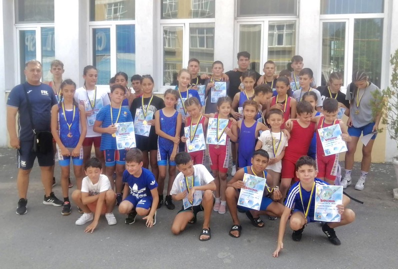 (FOTO) Rezultate impresionante pentru sportivii din cadrul CS Medgidia la “Cupa Micul Luptător”, competiție desfășurată la Călărași
