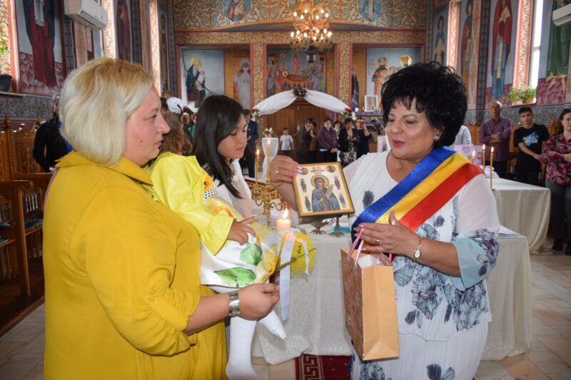 Fetițe creștinate la Cumpăna