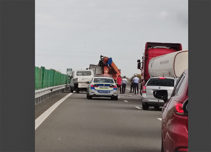 O autoutilitară plină cu marmură s-a RĂSTURNAT pe Autostrada A2, la kilometrul 84, pe sensul spre litoral