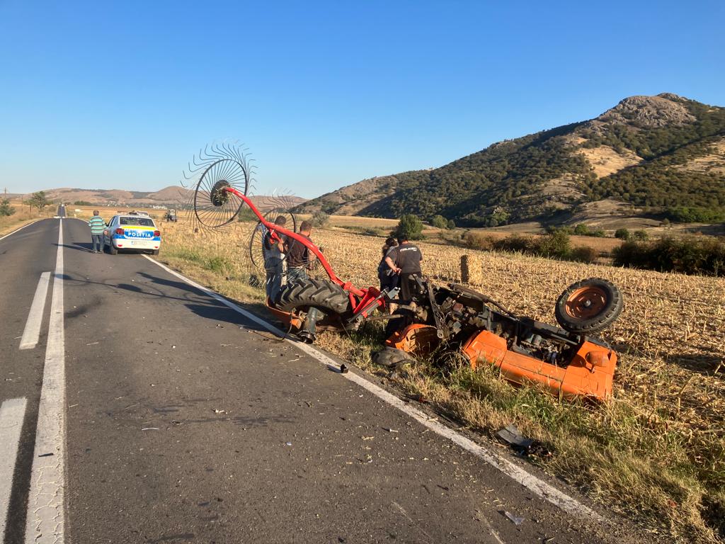 Un tractor s-a făcut praf în urma unui accident între Izvoarele și Horia. Șoferul a scăpat ca prin minune