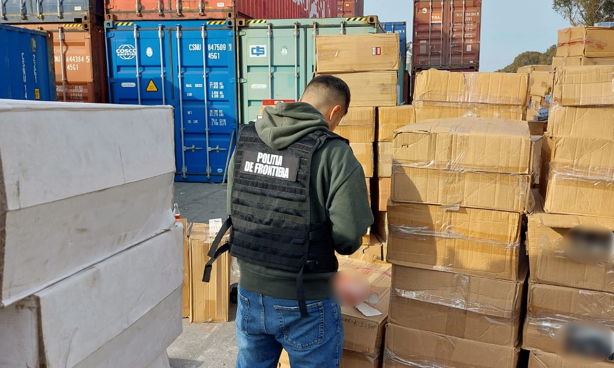 (VIDEO) Ce au găsit poliţiştii de frontieră într-un container sosit din Pakistan în Portul Constanţa Sud