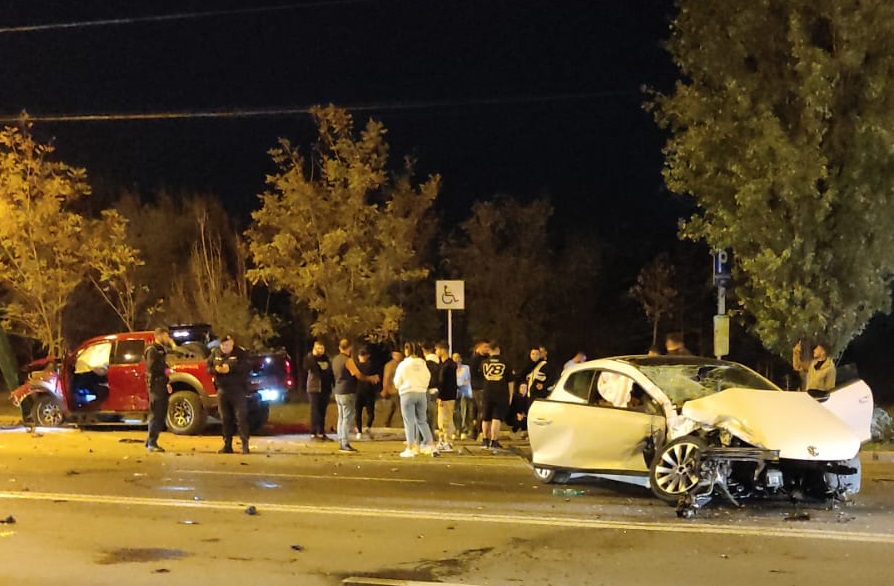 (VIDEO) Accident groaznic în Mamaia. Două mașini s-au făcut praf, patru persoane au ajuns la spital