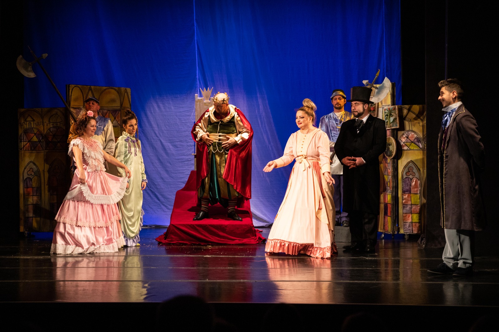 Spectacolul Cenușăreasa, prezentat pe scena Teatrului pentru Copii Căluțul de Mare din Constanța
