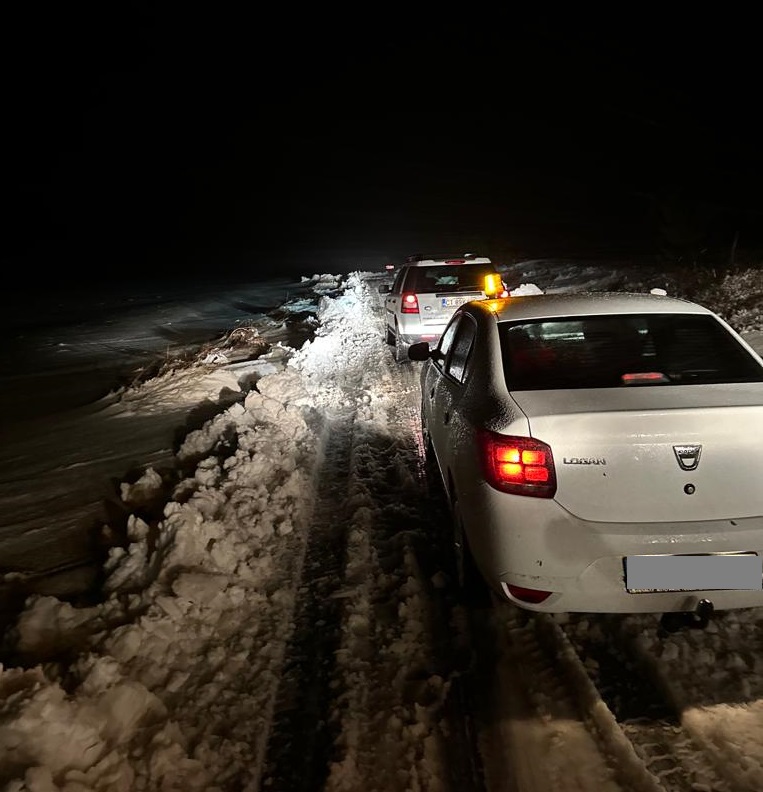 (FOTO) Iarnă în toată regula în județul Constanța: Echipajele de la Drumuri Județene au acționat toată noaptea în zona Băneasa - Șipote