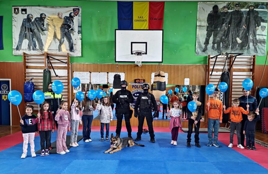Constanța: Spot, câinele de intervenție al luptătorilor SAS, atracția copiilor la acțiunea dedicată promovării meseriei de polițist