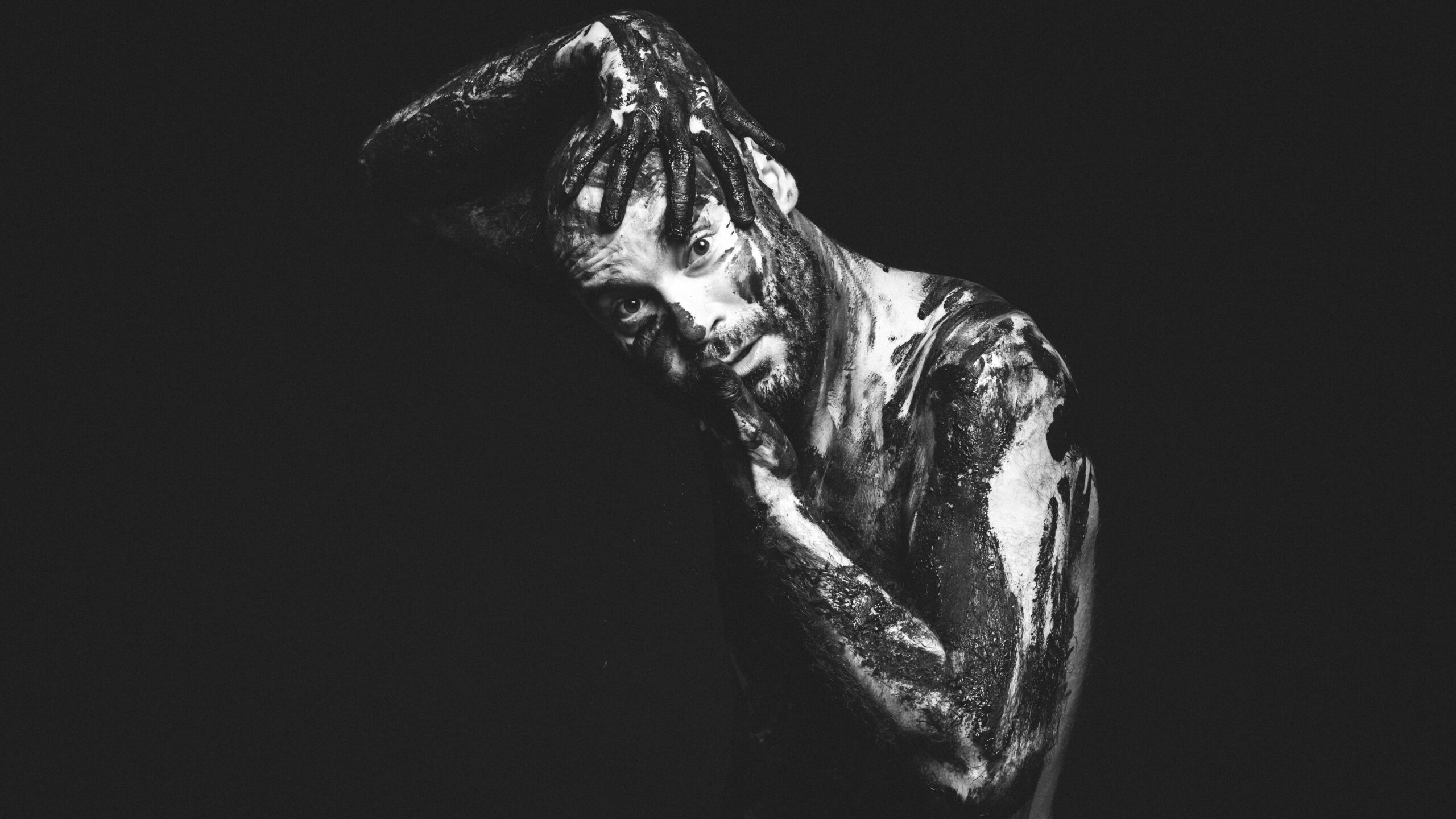 Expoziție de fotografie-portret „Mud”
