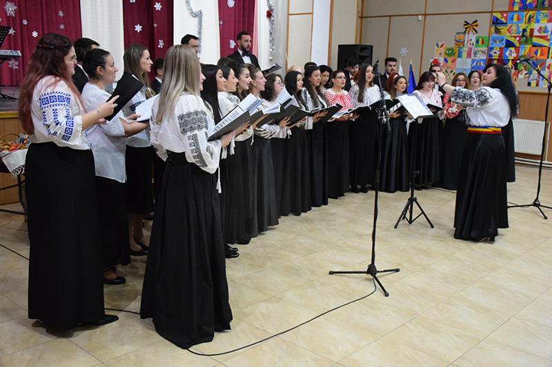 Spectacol la Cumpăna: Studenții Facultății de Arte a Universității “Ovidius” au oferit un regal de colinde românești