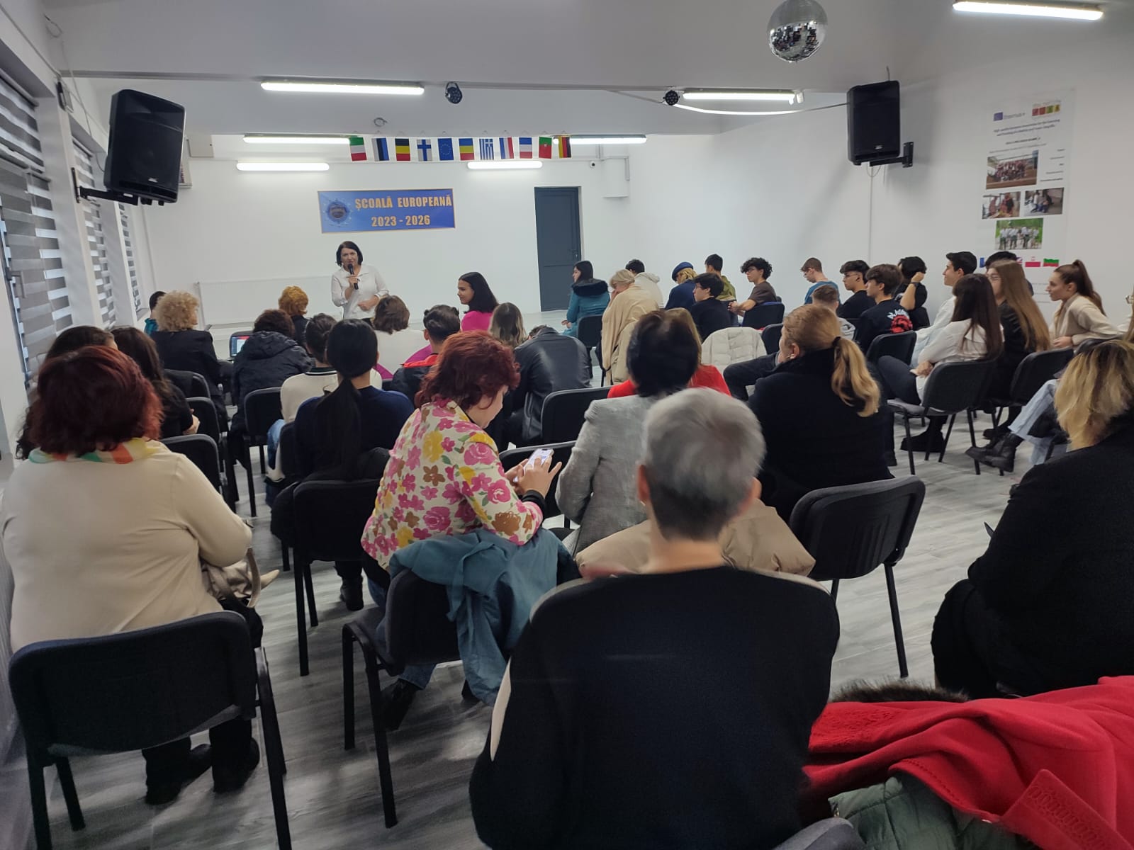 Liceul Teoretic ”Nicolae Bălcescu” din Medgidia în zi de sărbătoare. Colectivul a celebrat ziua instituției de învățământ