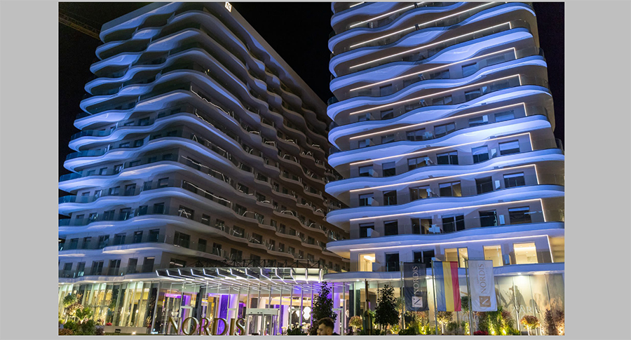 (FOTO) Cel mai luxos hotel din România a fost deschis în stațiunea Mamaia. Investiția se ridică la peste 100 milioane euro