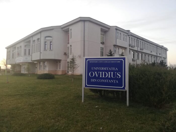 Cadre didactice de la Universitatea Ovidius din Constanța vor preda cursuri de educație juridică și administrativă în școli