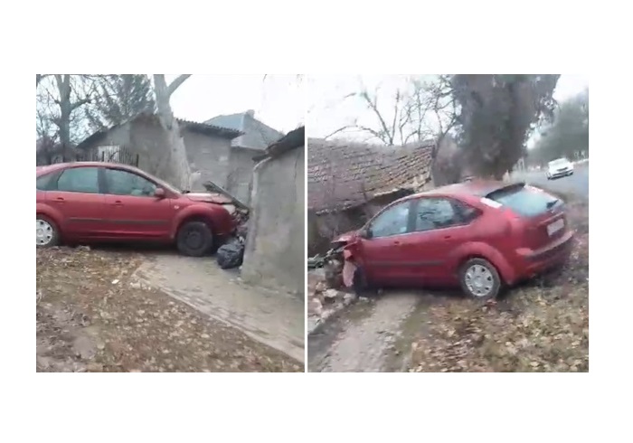 Un autoturism a intrat într-un stâlp de pe marginea unei străzi din Ciocârlia
