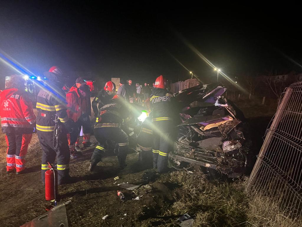 (FOTO) Județul Tulcea: Cum s-a întâmplat accidentul provocat de un șofer de 19 ani. Acesta este în stare gravă, internat la Spitalul Județean Constanța