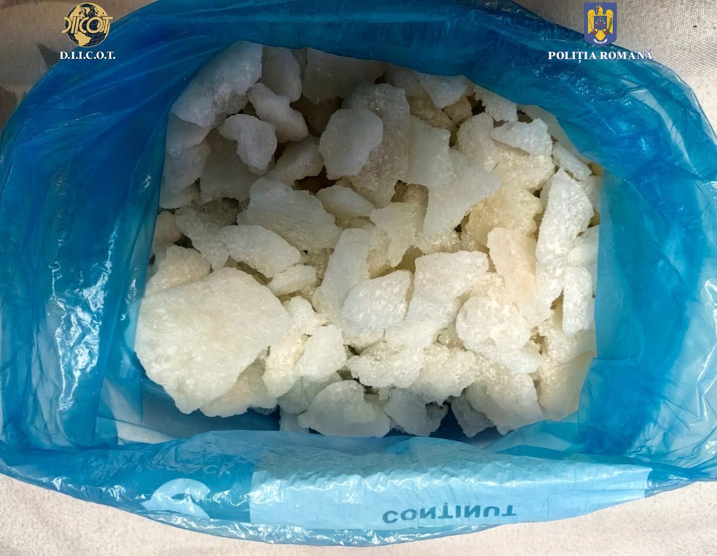 (FOTO/VIDEO) Constanța: Traficanți de cocaină, care vindeau doza cu 300 de lei, arestați după o serie de percheziții