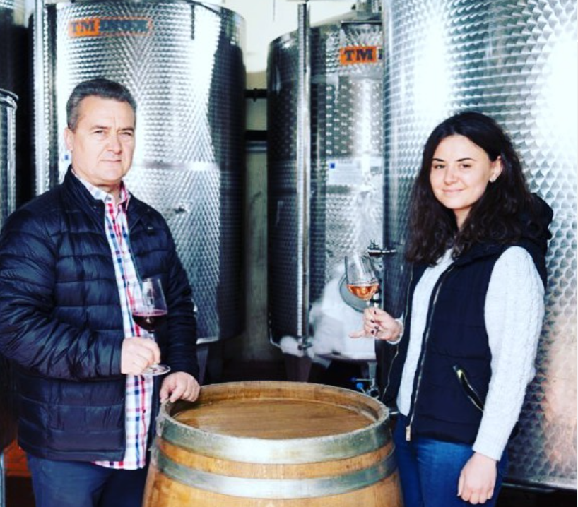 Un consilier local din Murfatlar vrea să își extindă afacerea: construiește un wineshop cu sală de degustare