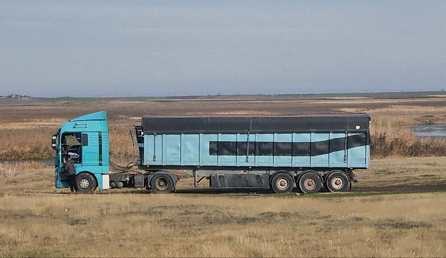 Tir răsturnat la Brăila