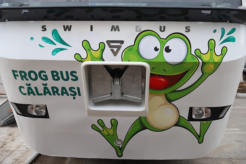 (FOTO) Dunărea poate fi trecută cu autobuze amfibii Imagini