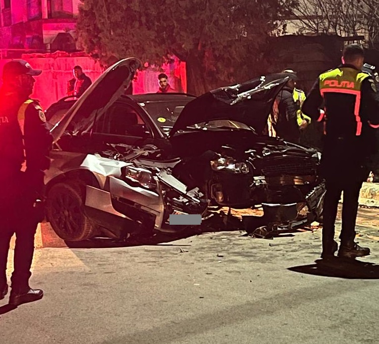 (FOTO) Medgidia: Două autoturisme s-au făcut praf în urma unui accident, în zona Cimentul