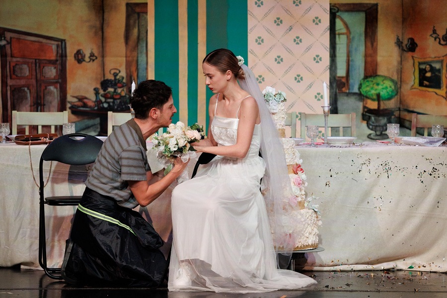 Sala Teatrului pentru Copii și Tineret "Căluțul de Mare", arhiplină la premiera spectacolului "Nuntă, caut mire și mireasă"